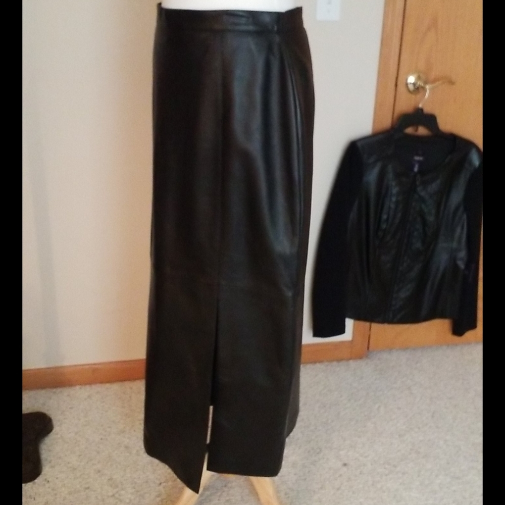 Bagatelle Black Leather Lined Skirt - Picture 6 of 10